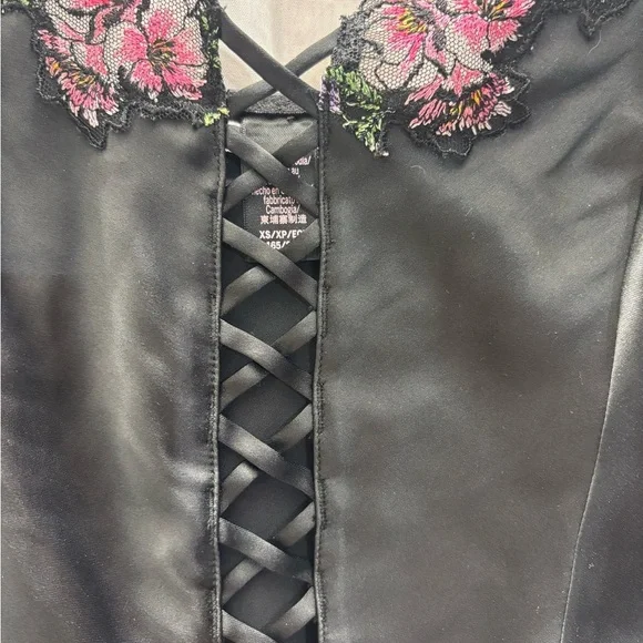 Victoria's Secret Black Floral Lace-Up Cami - Picture 2 of 9